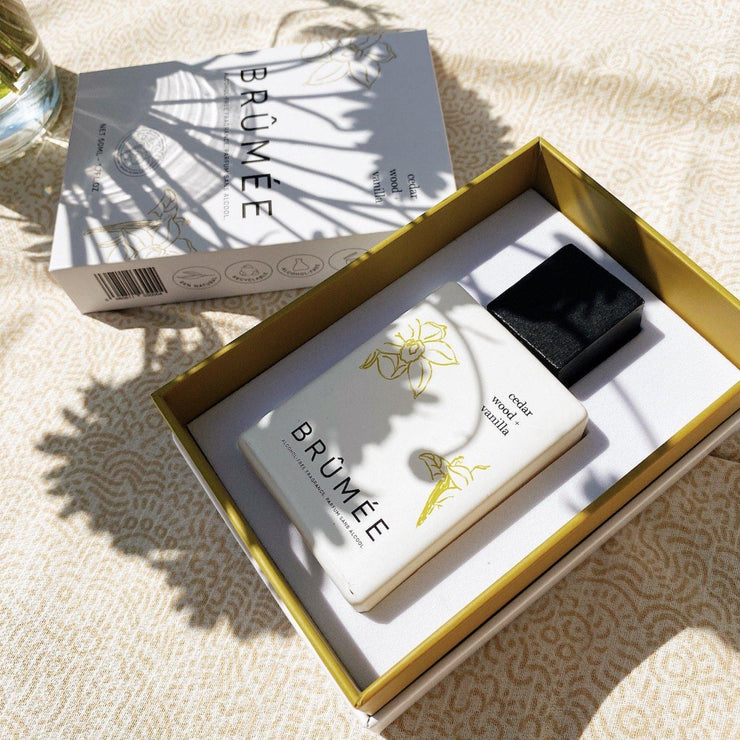 Image of the Cedar wood and vanilla fragrance in it&